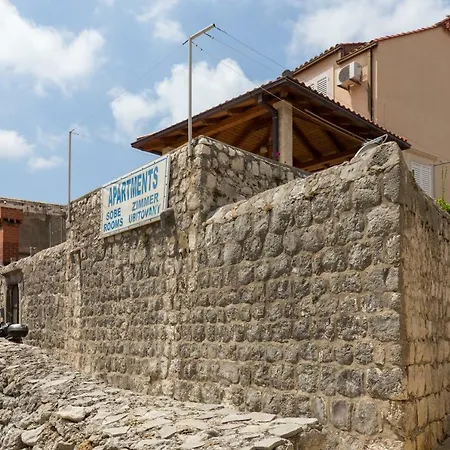 Tia Maria Apartman *